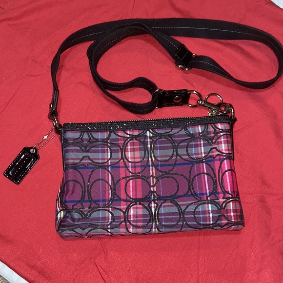Like new Coach Poppy Tartan signature plaid crossbody bag purse pink plaid bag - Picture 3 of 12